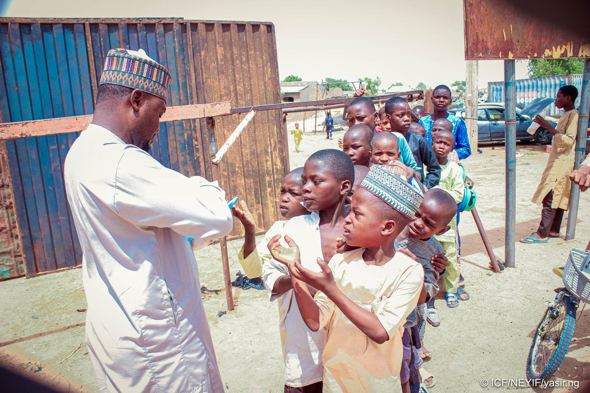 ナイジェリアのアイディルフィトリ ギフトボックス