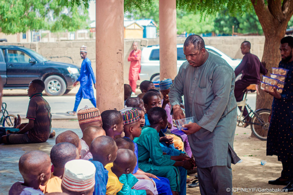 ナイジェリアのアイディルフィトリ ギフトボックス