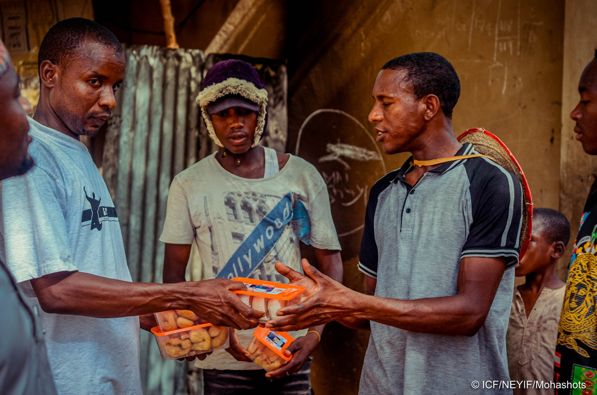 ナイジェリアのアイディルフィトリ ギフトボックス