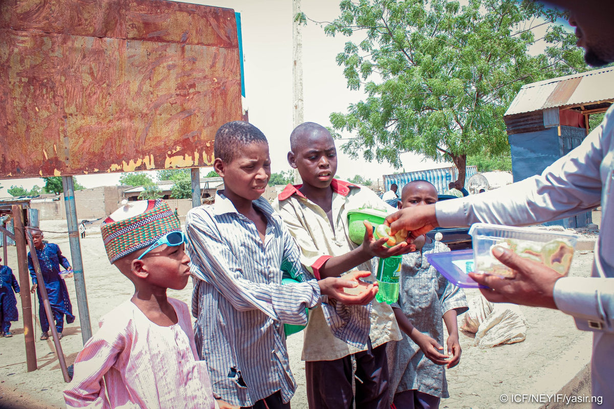 ナイジェリアのアイディルフィトリ ギフトボックス