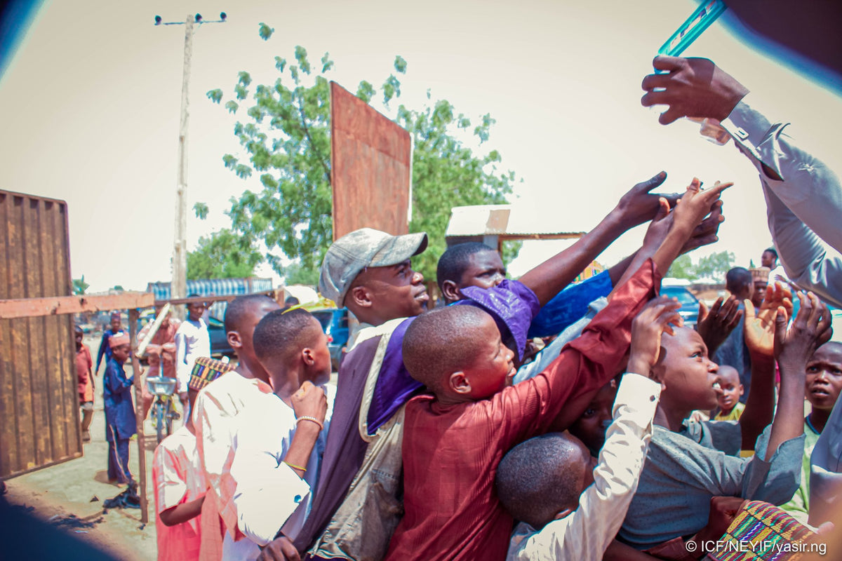 ナイジェリアのアイディルフィトリ ギフトボックス