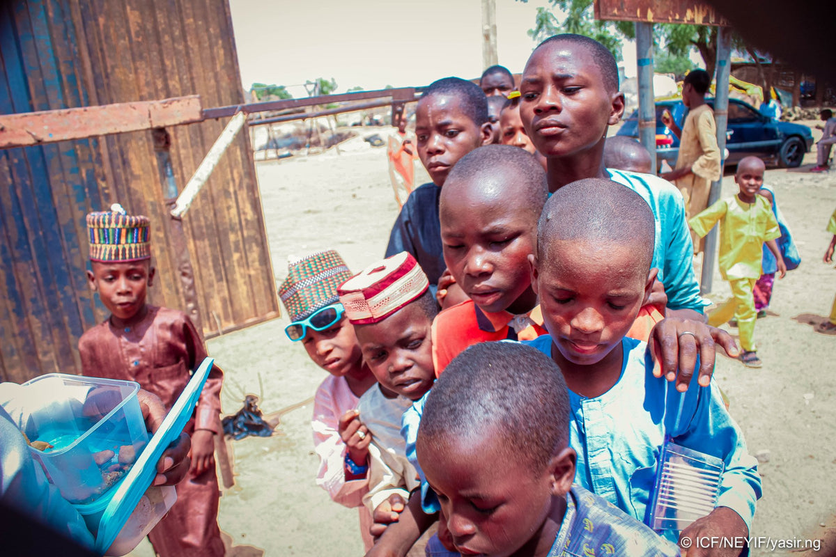 ナイジェリアのアイディルフィトリ ギフトボックス