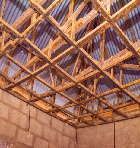 ナイジェリアで第 8 回ワカフ神学校の改修工事