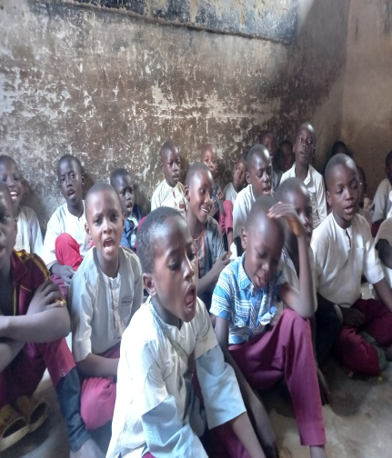 ナイジェリアで第 8 回ワカフ神学校の改修工事