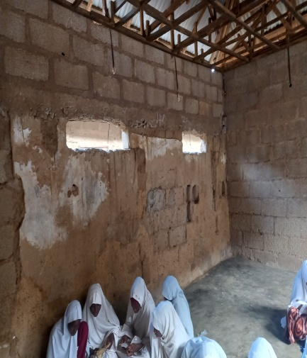 ナイジェリアで第 8 回ワカフ神学校の改修工事