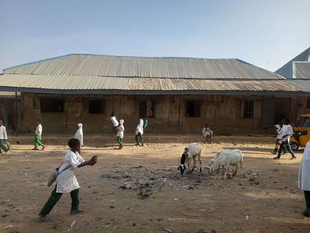 ナイジェリアで第 5 回ワカフ神学校の改修工事