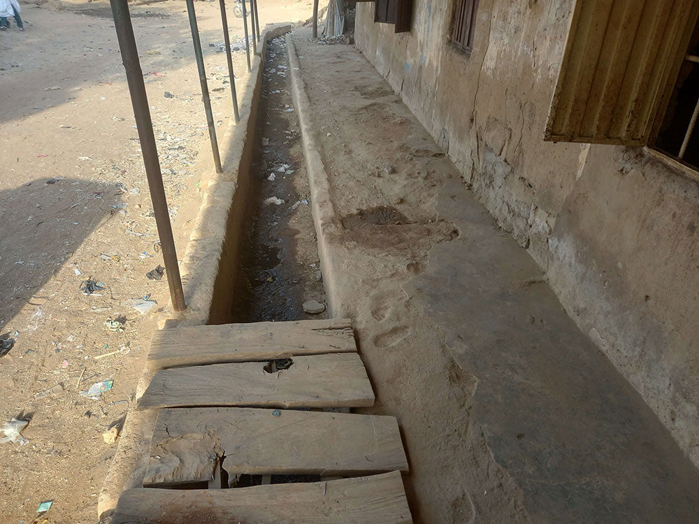 ナイジェリアで第 5 回ワカフ神学校の改修工事