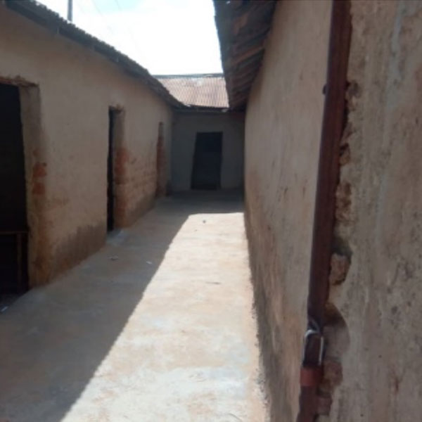 ナイジェリアで第 3 回ワカフ神学校の改修工事