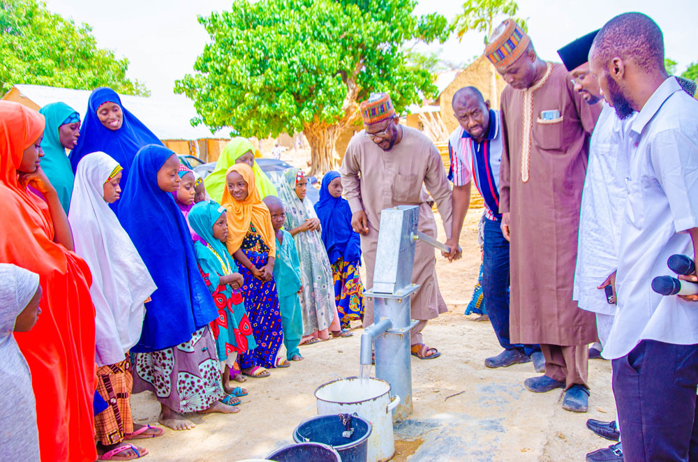 Waqaf ハンドポンプ ボアホール (Telaga Air)