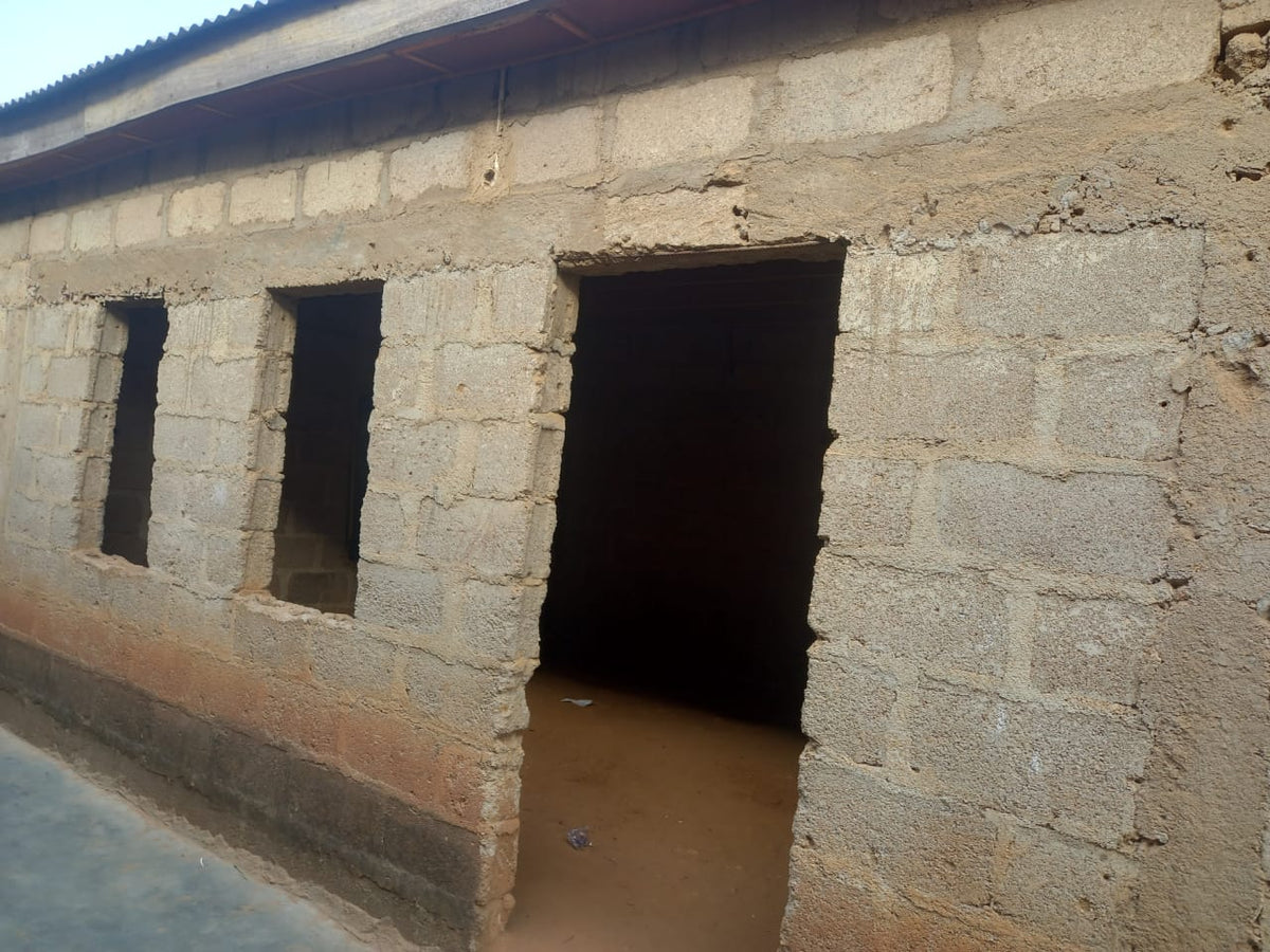 ナイジェリアで第 4 回ワカフ神学校の改修工事