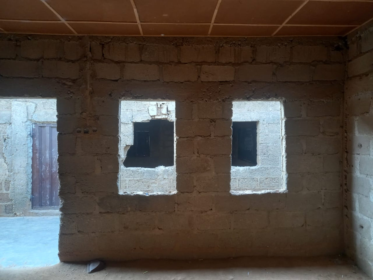 ナイジェリアで第 4 回ワカフ神学校の改修工事