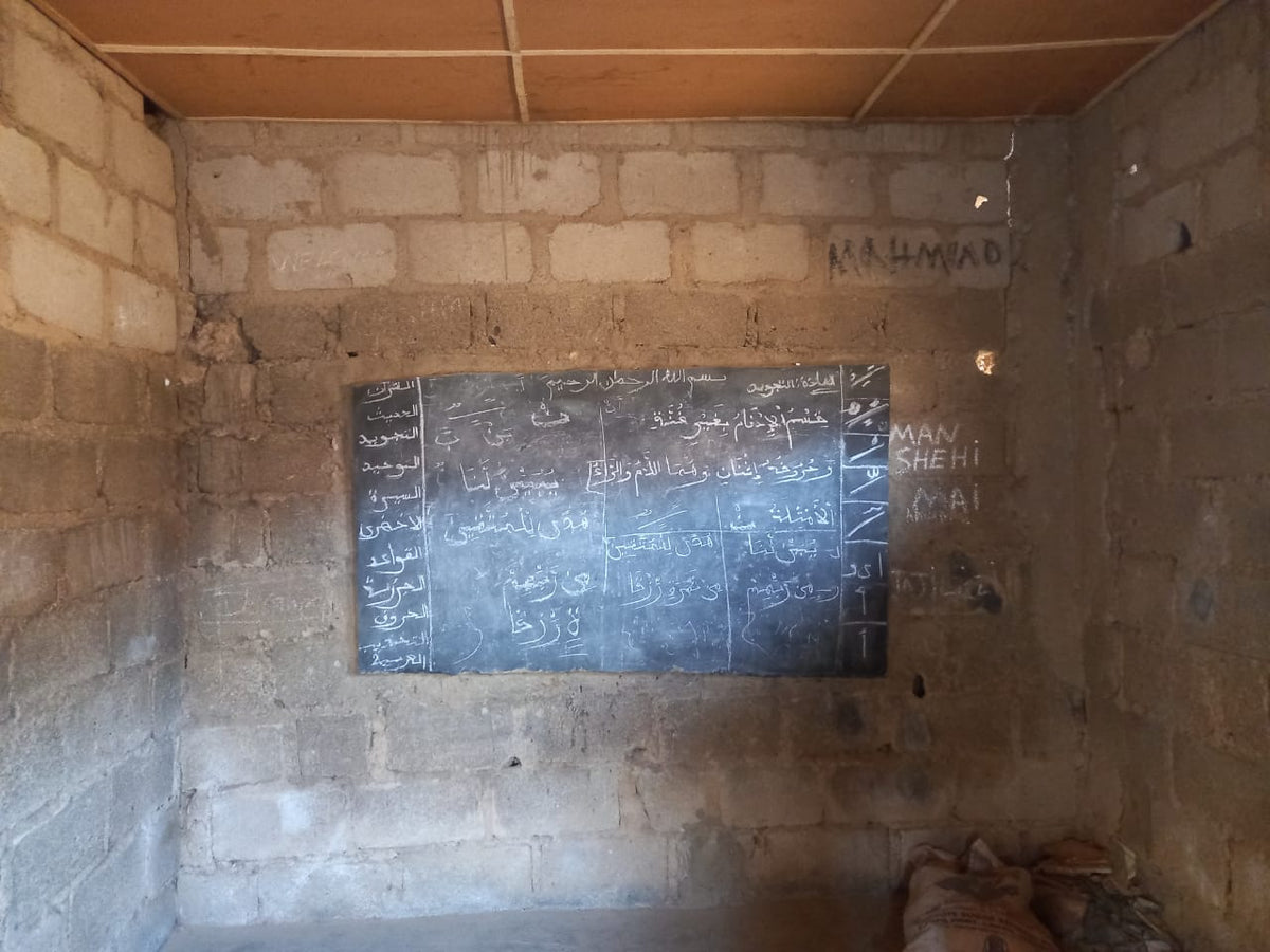 ナイジェリアで第 4 回ワカフ神学校の改修工事