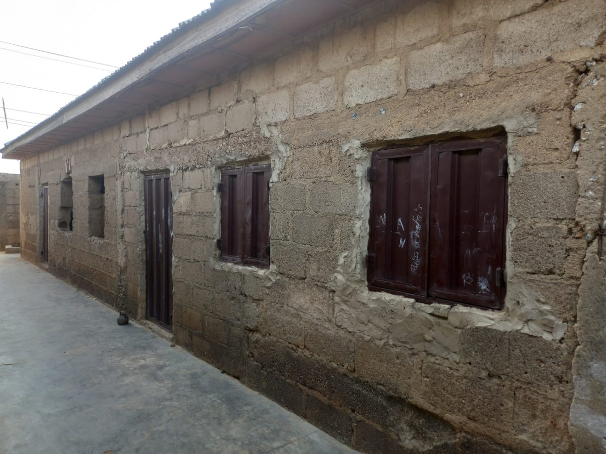 ナイジェリアで第 4 回ワカフ神学校の改修工事