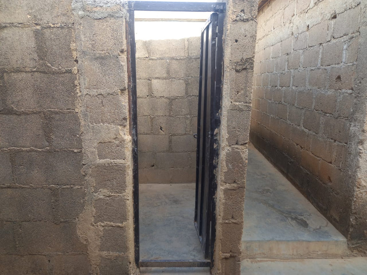 ナイジェリアで第 4 回ワカフ神学校の改修工事