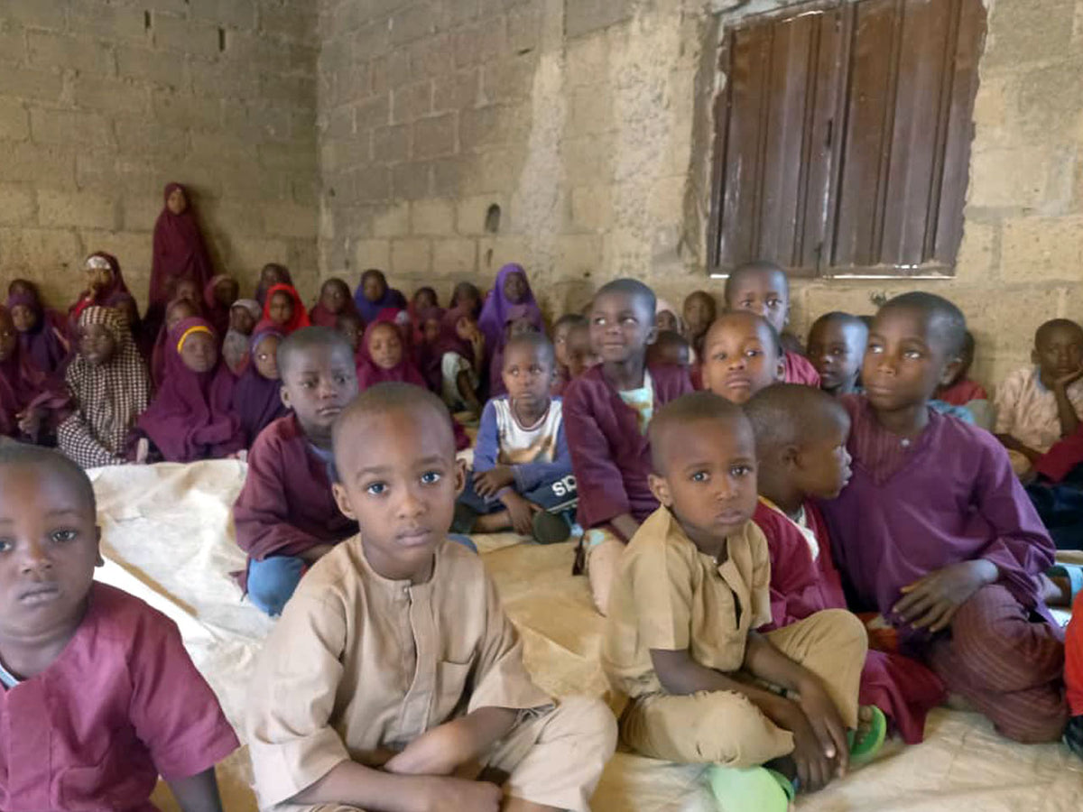 ナイジェリアで第 4 回ワカフ神学校の改修工事