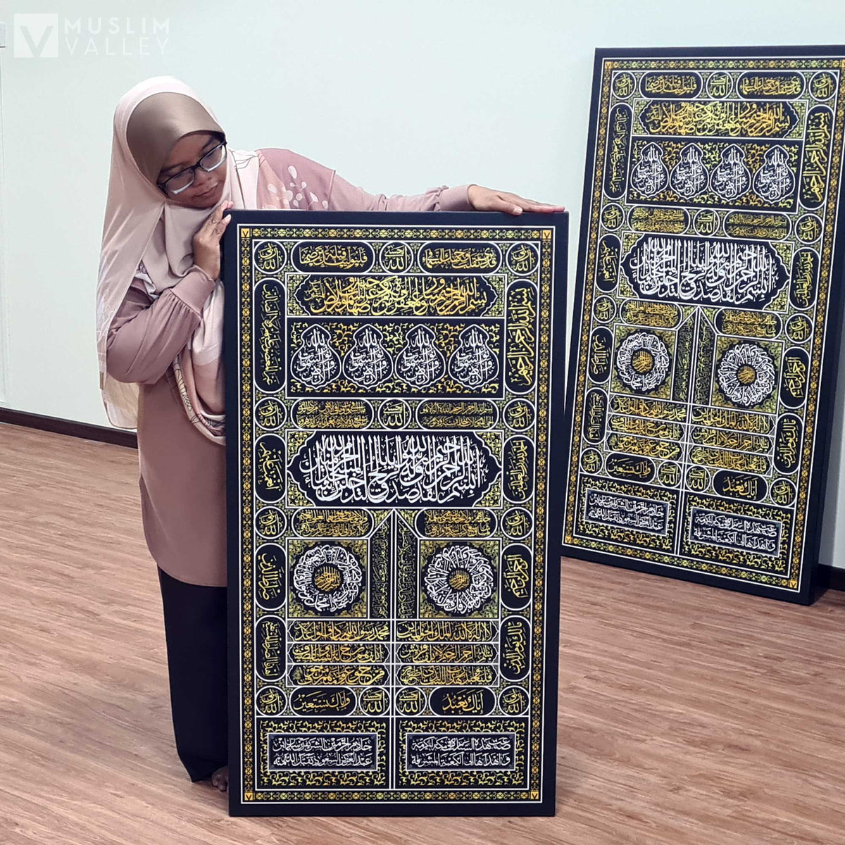 担架上のカーバ神殿の扉（中） 